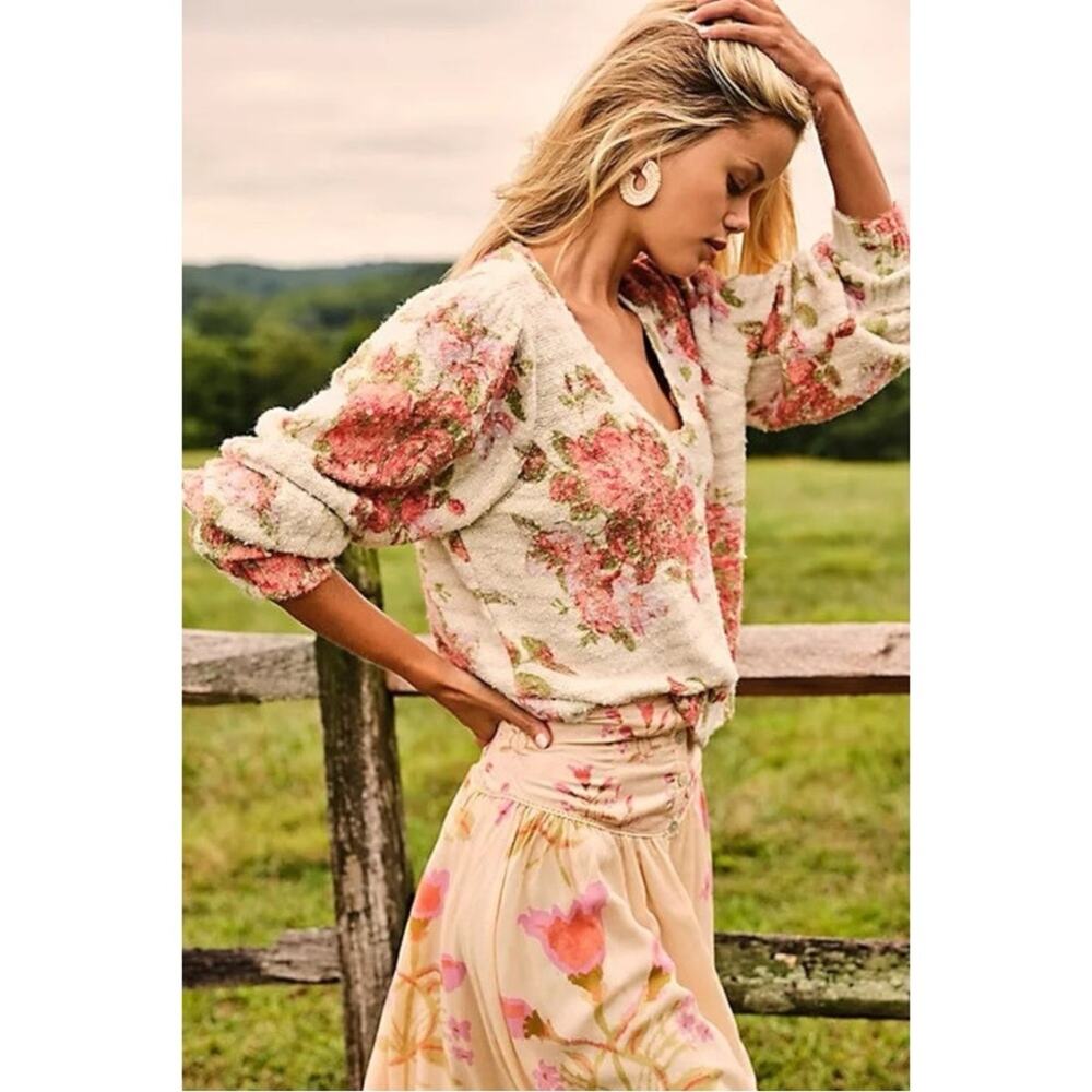 Free People Bed Of Roses Sweater Dainty Cottage Floral V Neck Size Small